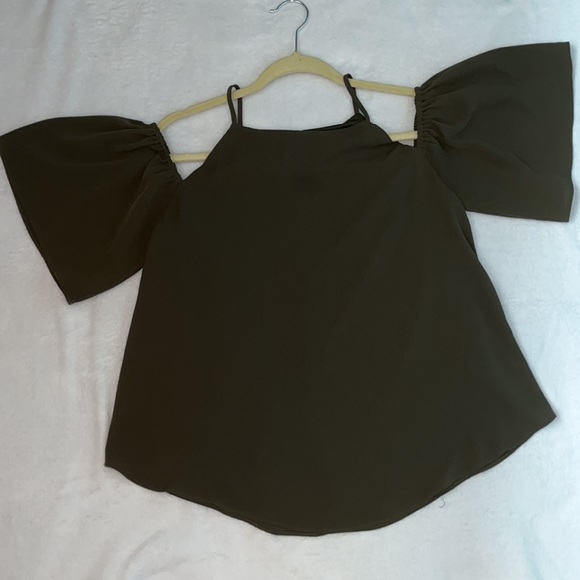 Charming Charlie Top w/ Short Sleeve - Picture 5 of 9
